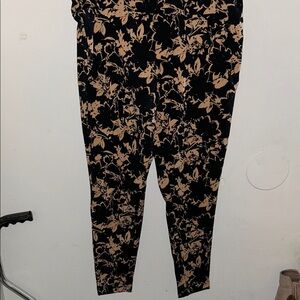Terra & Sky Black and Tan Floral Leggings